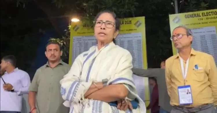 পশ্চিমবঙ্গ: ইভিএমে কারচুপির অভিযোগ মমতার, তৃণমূল-বিজেপি পাল্টাপাল্টি বিক্ষোভ