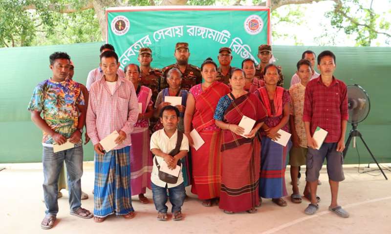 জুরাছড়িতে সেনাবাহিনীর মানবিক সহায়তা, দরিদ্র ও প্রতিবন্ধীদের মাঝে ১ লাখ ২৩ হাজার টাকা বিতরণ
