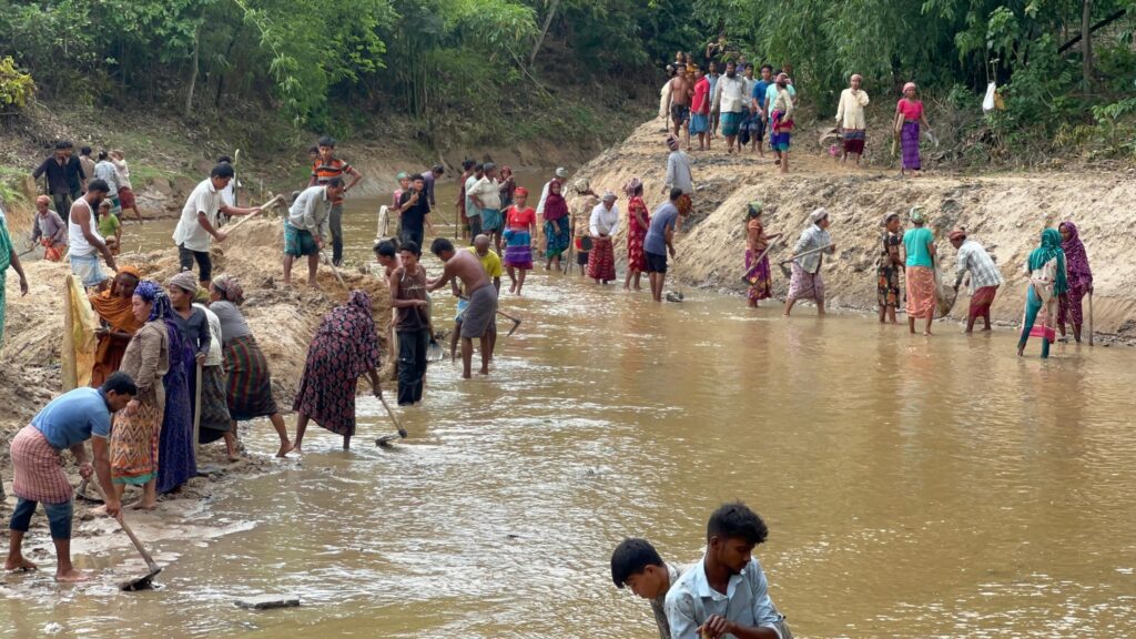 ‘মৎস্য হেরিটেজ’ ঘোষণার পর হালদায় নতুন প্রাণ: উজানে খাল খননে ফিরছে স্রোত