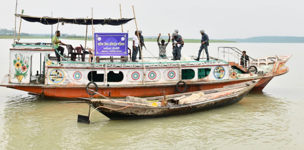 মৎস্যসম্পদ সংরক্ষণে নৌবাহিনীর জোরদার অভিযান, কোটি টাকার অবৈধ জাল জব্দ