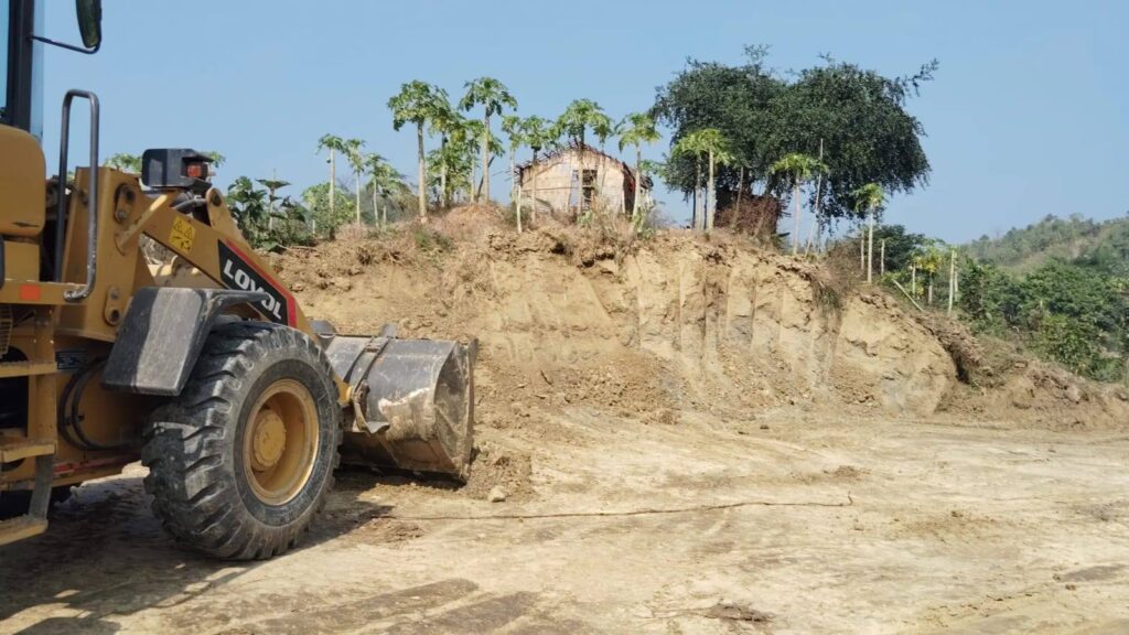 লামায় ইটভাটা স্থাপনের জন্য ১০ একর পাহাড় কেটে সাবাড়ের অভিযোগ, প্রশাসনের হস্তক্ষেপ দাবি