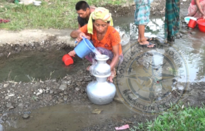এক কলসি ঘামের দামে এক কলসি পানি সংগ্রহ পাহাড়ি গ্রামবাসীর