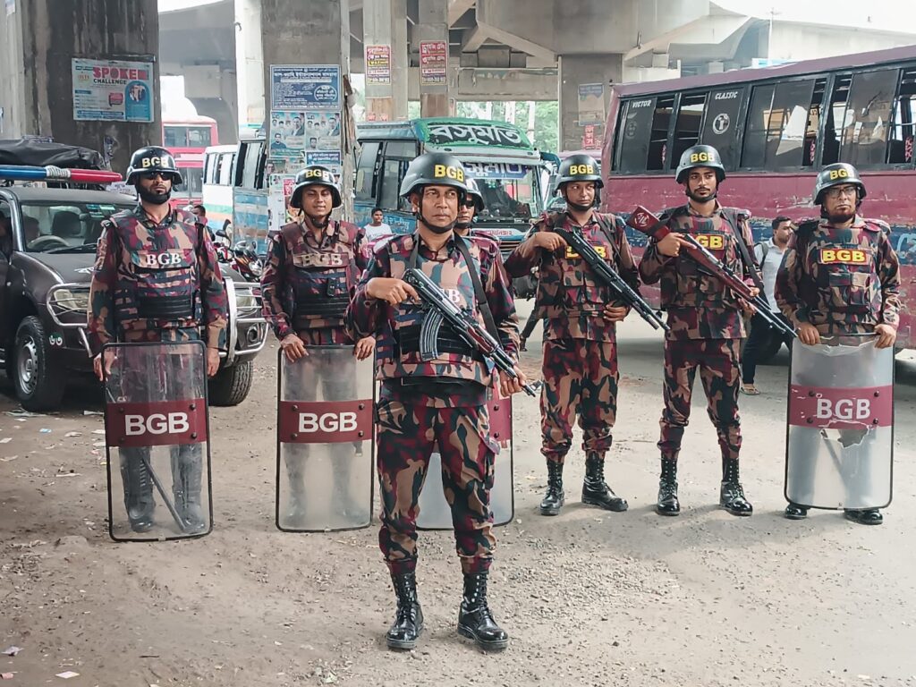 ঈদযাত্রা নির্বিঘ্ন রাখতে রাজধানীসহ বিভিন্ন গুরুত্বপূর্ণ এলাকায় বিজিবি মোতায়েন