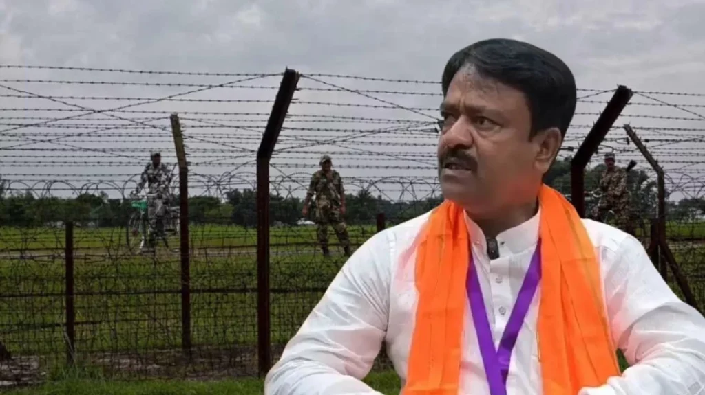 সীমান্তে কাঁটাতার দেওয়ার সময় বিজিবি বা তৃণমূলের লোকজন, কারও বাধাই সহ্য করা হবে না