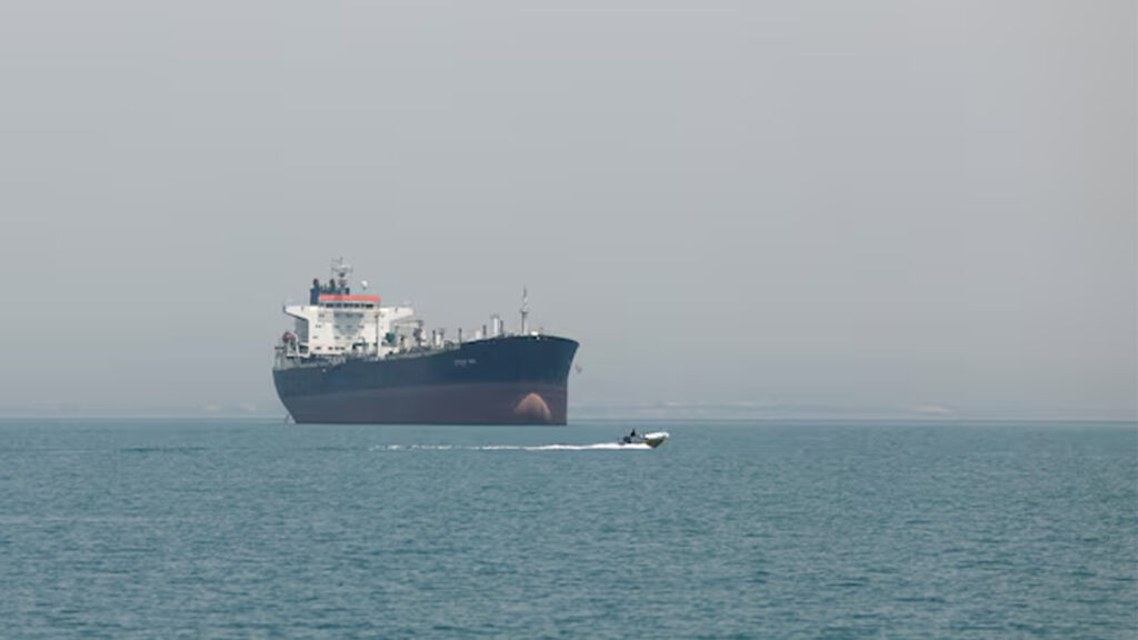 যুক্তরাষ্ট্র-ইরান শান্তিচুক্তির দ্বারপ্রান্তে, খুলছে হরমুজ প্রণালি!