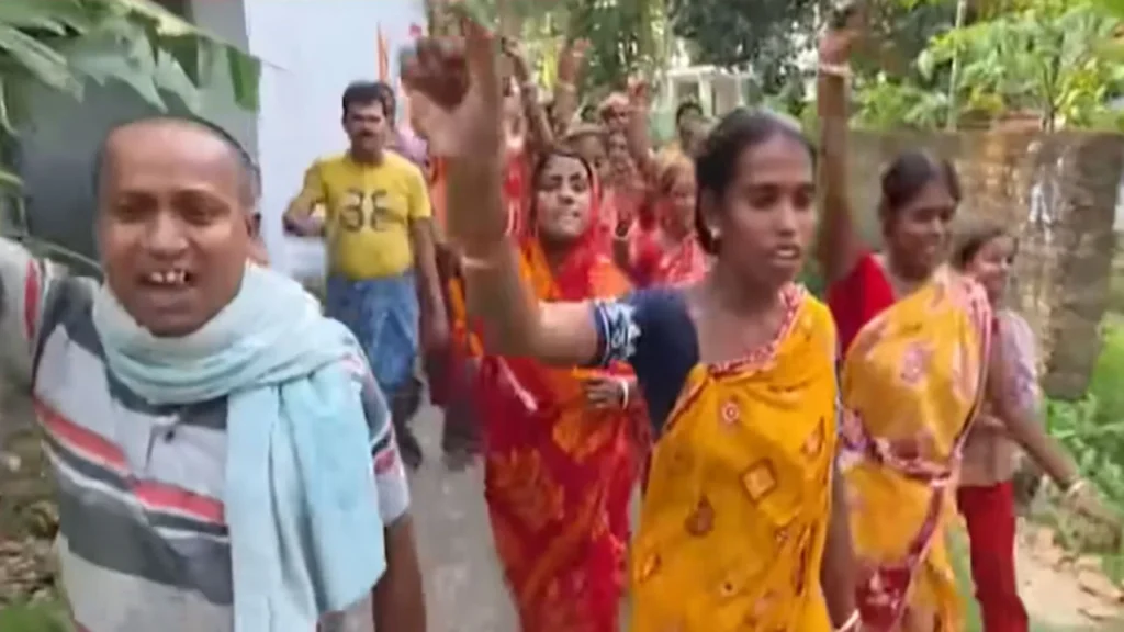 গরু কোরবানির বিষয়ে কলকাতা হাইকোর্টের নিষেধাজ্ঞা বিরুদ্ধে হিন্দুদের বিক্ষোভ