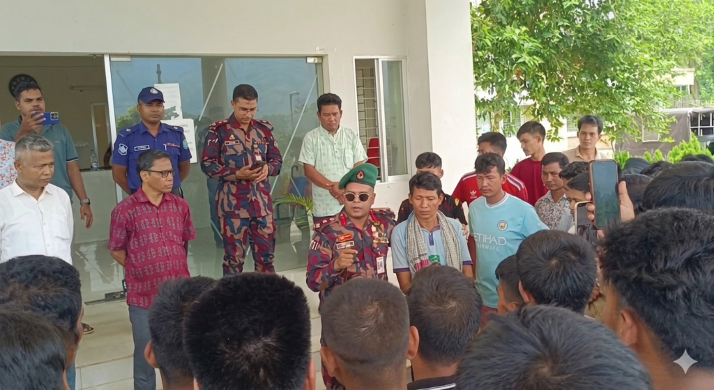 থানচিতে সাম্প্রদায়িক উত্তেজনা প্রশমনে বিজিবির বিচক্ষণতা: সংঘাত এড়িয়ে ফিরলো স্বাভাবিক পরিস্থিতি
