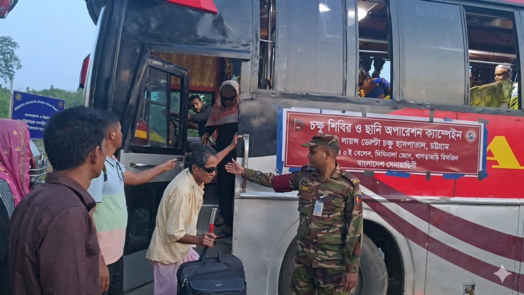 খাগড়াছড়িতে সেনাবাহিনীর সহায়তায় পৃথিবীর আলো দেখার সুযোগ পাচ্ছে ১২৩৬ জন চক্ষুরোগী