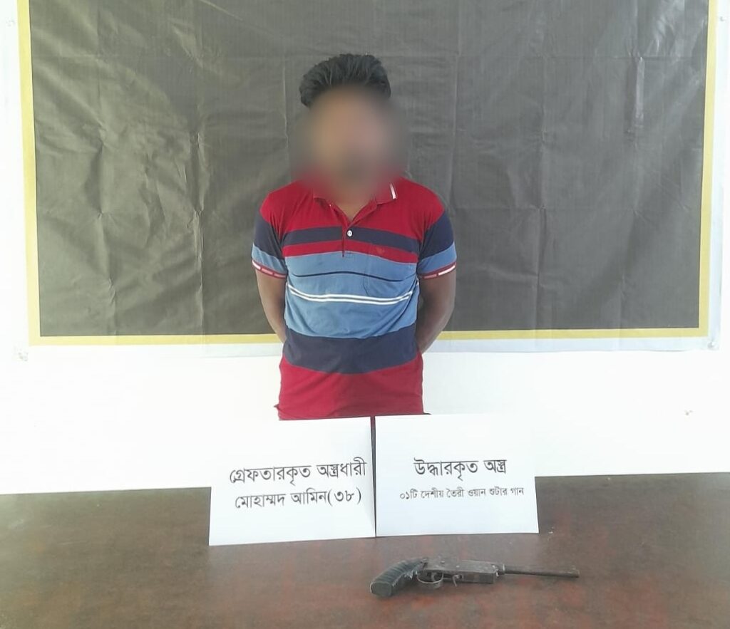 টেকনাফের রোহিঙ্গা ক্যাম্পে ওয়ান শুটারগানসহ আটক ১