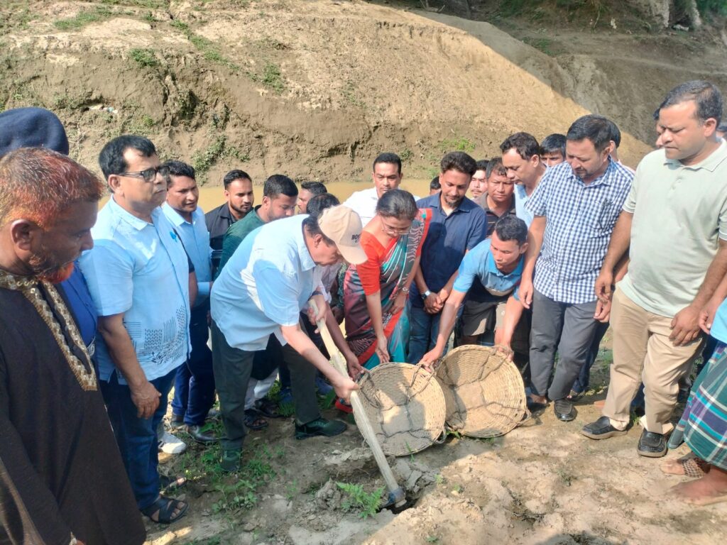 গুইমারায় জলাবদ্ধতা ও সেচ সংকট নিরসনে তৈমাতাই-পিলাক খাল পুনঃখনন কাজের উদ্বোধন
