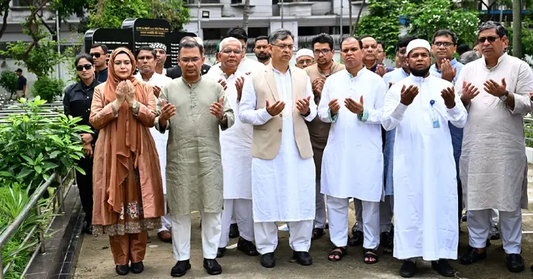 বিডিআর বিদ্রোহে নিহত সেনা কর্মকর্তাদের কবর জিয়ারত প্রধানমন্ত্রীর