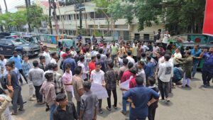 রাঙামাটিতে ছাত্রদলের নতুন কমিটি বাতিলের দাবিতে বিক্ষোভ, সড়ক অবরোধ