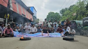 বান্দরবানে ছাত্রদলের আহ্বায়ক কমিটি বাতিলের দাবিতে বিক্ষোভ, সড়ক অবরোধ