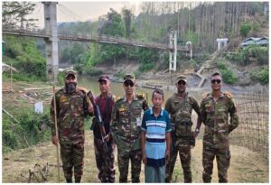 দুঃসাহসিক নির্মাণযজ্ঞে পাহাড় জয়ের গল্প: দুর্গম মদকে প্রথমবার পৌঁছালো সেনাবাহিনীর ডোজার