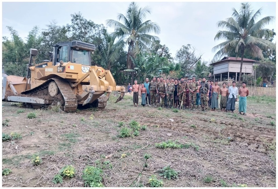 দুঃসাহসিক নির্মাণযজ্ঞে পাহাড় জয়ের গল্প: দুর্গম মদকে প্রথমবার পৌঁছালো সেনাবাহিনীর ডোজার