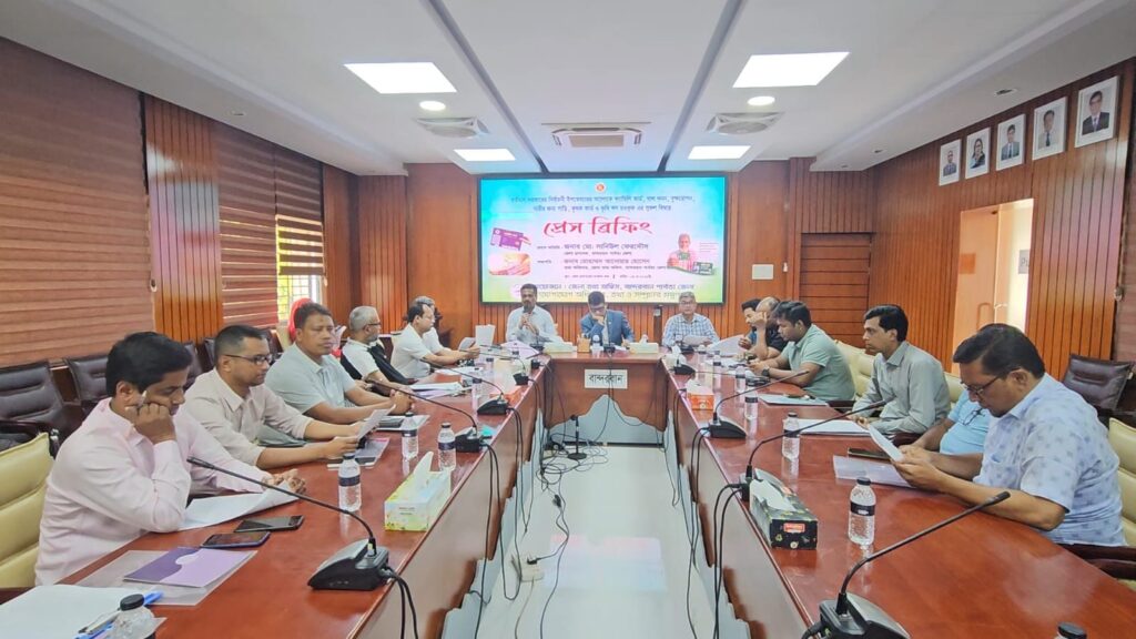 বান্দরবানে সরকারের ইশতেহার বাস্তবায়নে অগ্রগতি তুলে ধরে প্রেস ব্রিফিং
