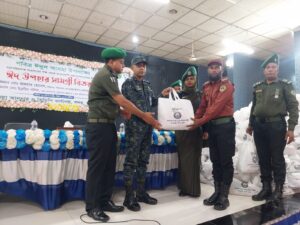 খাগড়াছড়িতে আনসার ও ভিডিপি সদস্যদের মাঝে ঈদ উপহার বিতরণ