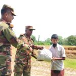 ঈদের আনন্দ ছড়িয়ে দিতে দীঘিনালার দুর্গম জনপদে সেনাবাহিনীর মানবিক সহায়তা