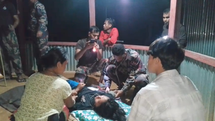 সাজেকের দুর্গম পাহাড়ে মুমূর্ষু তরুণীর জীবন বাঁচালো বিজিবি, সুস্থ হয়ে বাড়ি ফিরলেন প্রভাতী ত্রিপুরা