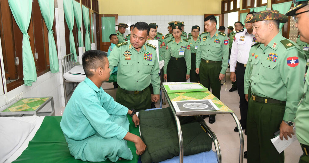 মিন অং হ্লাইং সরকারের প্রতি আনুগত্যের অঙ্গীকার, ‘সন্ত্রাসী’ নির্মূলের হুঁশিয়ারি নতুন সেনাপ্রধানের