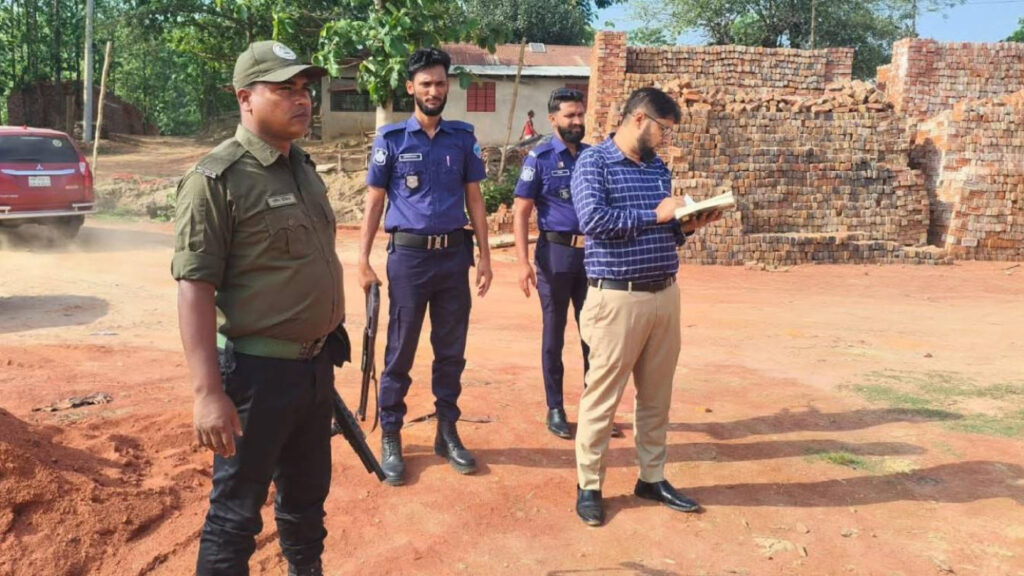 বান্দরবানের লামায় পাহাড় কেটে ইটভাটা পরিচালনা, ২ লাখ টাকা জরিমানা