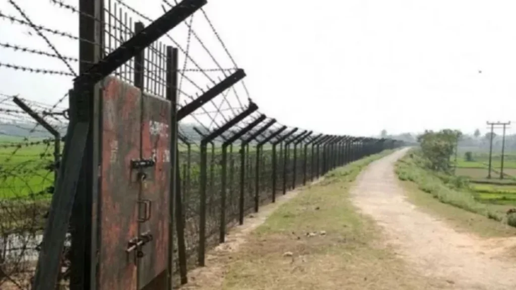 কুলাউড়া সীমান্ত দিয়ে ঠেলে পাঠানো ১০ বাংলাদেশিকে স্বজনদের কাছে হস্তান্তর