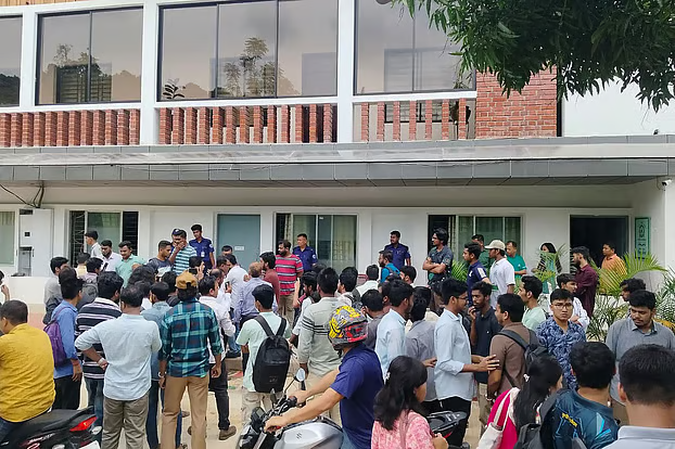 বৈঠকের পর রাবিপ্রবির ভিসি কার্যালয়ের তালা খুললো ছাত্রদল, ফের কর্মসূচির হুঁশিয়ারি