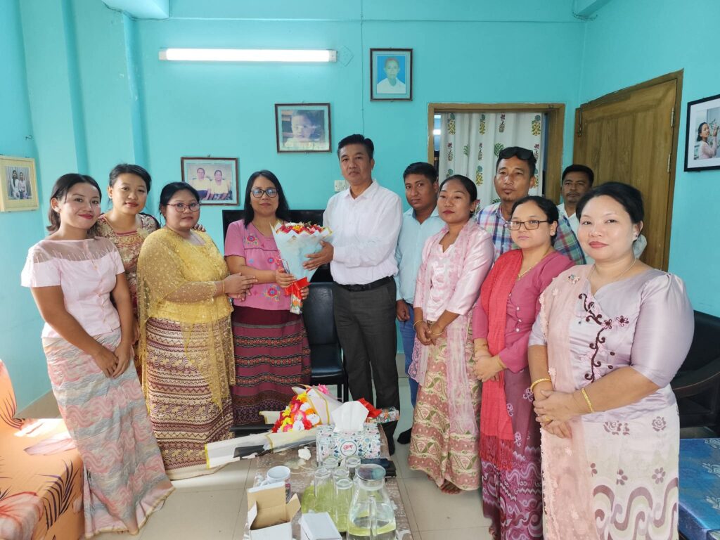 সংরক্ষিত আসনের এমপি মাধবী মারমার সঙ্গে মারমা ঐক্য পরিষদের সৌজন্য সাক্ষাৎ