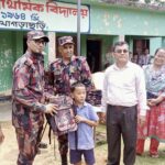 খাগড়াছড়ির পানছড়িতে ৬০ শিক্ষার্থীর মাঝে স্কুল ব্যাগ বিতরণ করল বিজিবি