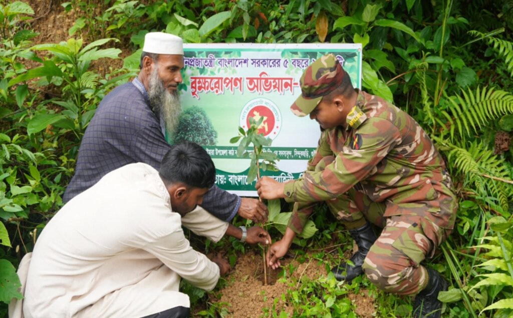 মানবিক সহায়তা ও সবুজায়নে সেনাবাহিনীর বহুমুখী উদ্যোগে উপকৃত পার্বত্যবাসী