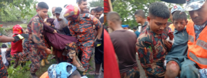 দুর্ঘটনাকবলিত বাস থেকে যাত্রী উদ্ধার, মানবিকতায় এগিয়ে এলো বিজিবির টেকনাফ ব্যাটালিয়ন