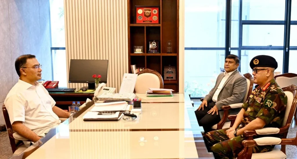 প্রধানমন্ত্রীর সঙ্গে শান্তিরক্ষা মিশনের ফোর্স কমান্ডার লেফটেন্যান্ট জেনারেল মিনহাজুল আলমের সাক্ষাৎ