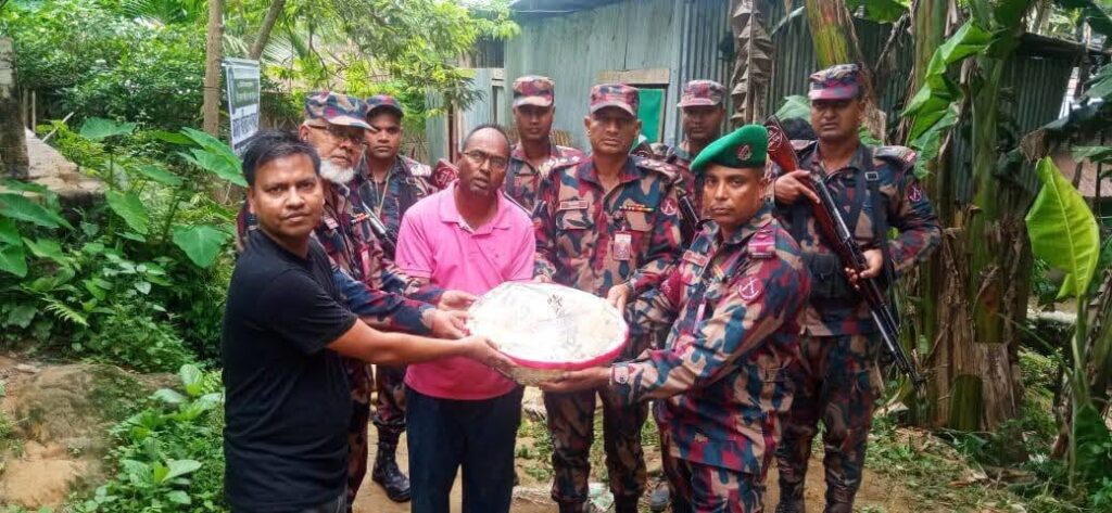 প্রয়াত বিজিবি সদস্য রুপন কান্তি দের পরিবারের পাশে দাঁড়াল মারিশ্যা জোন