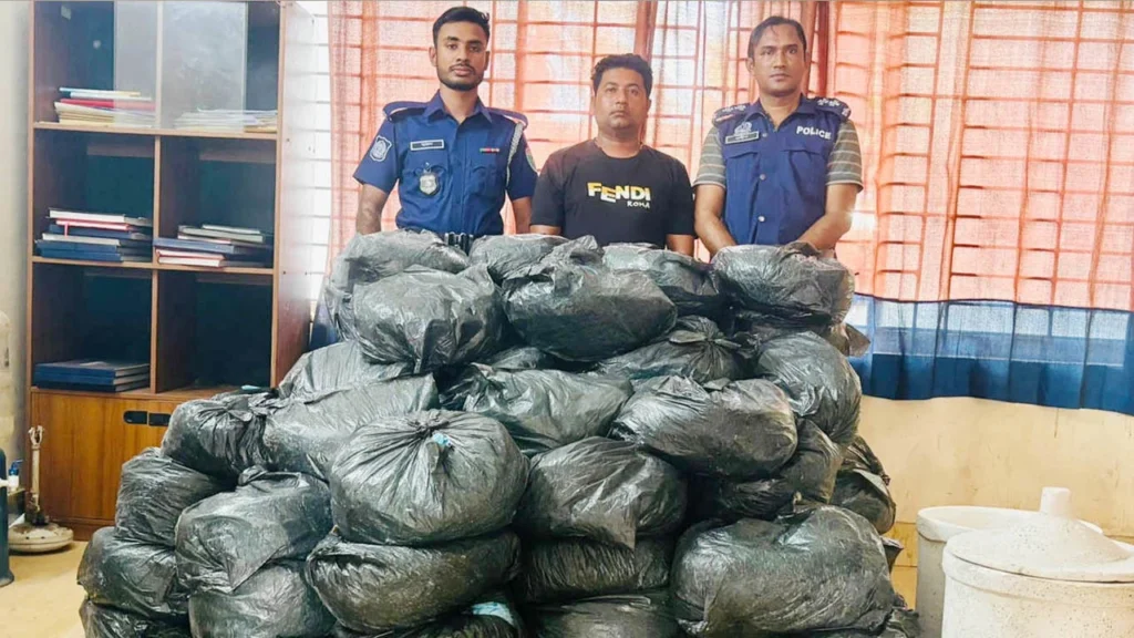 হবিগঞ্জের মাধবপুরে ৫ মন ভারতীয় গাঁজাসহ মাদক ব্যবসায়ী রিপন দাস গ্রেপ্তার