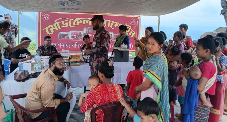 দুর্গম থানচিতে হাম-ডায়রিয়ার প্রাদুর্ভাবে যৌথ মেডিকেল ক্যাম্প, শতাধিক মানুষ পেল চিকিৎসাসেবা