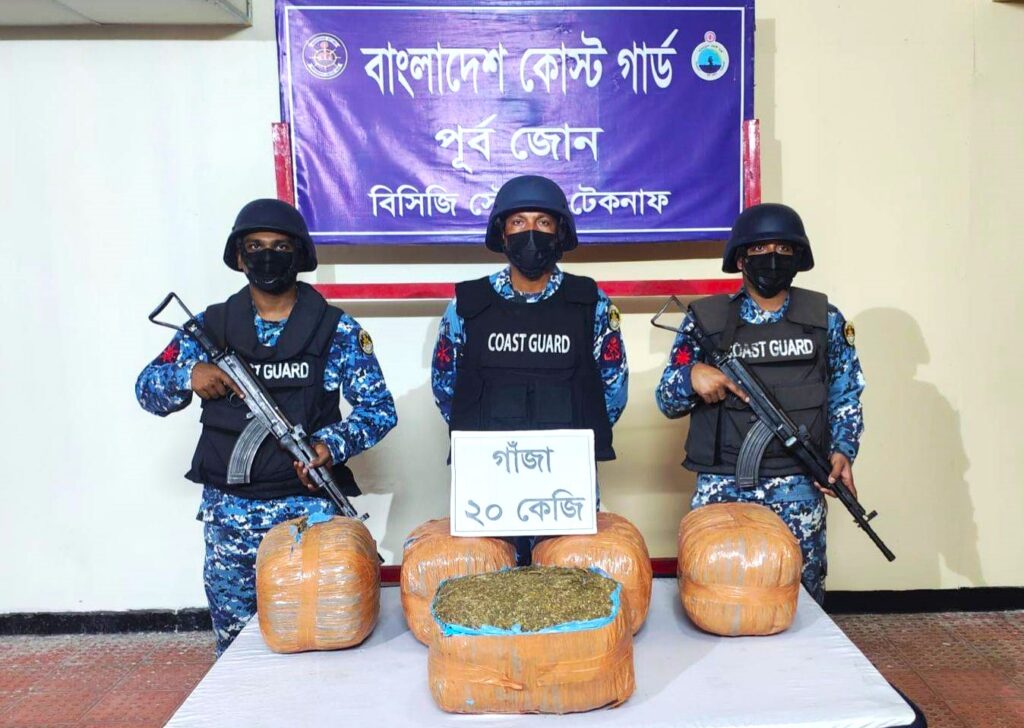 কক্সবাজারের টেকনাফে কোস্ট গার্ডের অভিযানে ৬ লাখ টাকার গাঁজা জব্দ