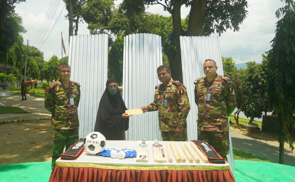 নানিয়ারচরে সেনাবাহিনীর উদ্যোগে শিক্ষার্থীদের ক্রীড়া সামগ্রী ও অসহায় পরিবারে মানবিক সহায়তা প্রদান