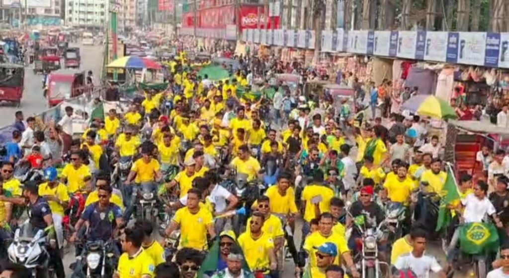 কক্সবাজারে ব্রাজিল সমর্থকদের বর্ণাঢ্য শোভাযাত্রা, উৎসবে মেতে উঠল পর্যটন শহর