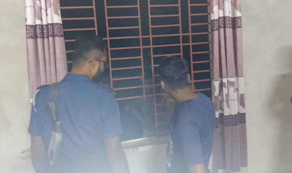 প্রবাসীর বাড়িতে দুর্ধর্ষ ডাকাতি, মা-মেয়েকে সংঘবদ্ধ ধর্ষণের অভিযোগ; ৬ জন গ্রেপ্তার