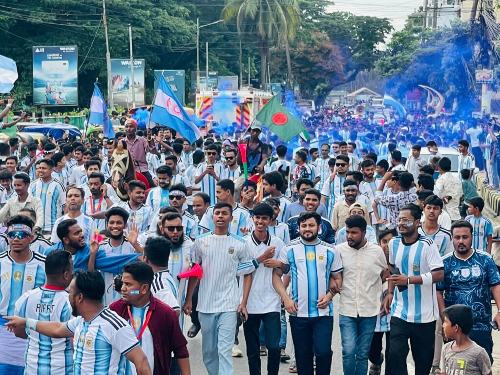 আকাশি-সাদা রঙে আর্জেন্টিনা উন্মাদনায় মুখর সমুদ্রশহর কক্সবাজার