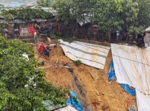 বর্ষার বৃষ্টিতে রোহিঙ্গা ক্যাম্পে বাড়ছে ঝুঁকি