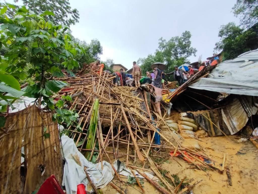 বর্ষার বৃষ্টিতে রোহিঙ্গা ক্যাম্পে বাড়ছে ঝুঁকি