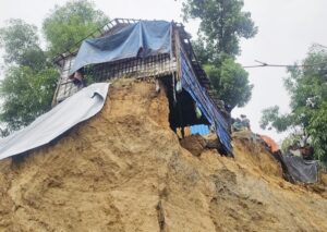 বর্ষার বৃষ্টিতে রোহিঙ্গা ক্যাম্পে বাড়ছে ঝুঁকি