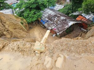 বর্ষার বৃষ্টিতে রোহিঙ্গা ক্যাম্পে বাড়ছে ঝুঁকি