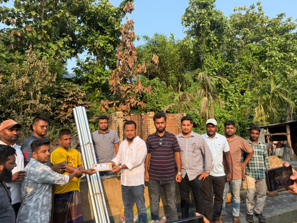 আগুনে ঘরহারা আনসার সদস্যের পাশে পার্বত্য প্রতিমন্ত্রী মীর হেলাল, খাদ্য ও গৃহনির্মাণ সহায়তা প্রদান