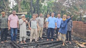 বালাঘাটার অগ্নিকাণ্ডে ক্ষতিগ্রস্তদের পাশে বিএনপি, তারেক রহমানের পক্ষ থেকে ত্রাণ বিতরণ