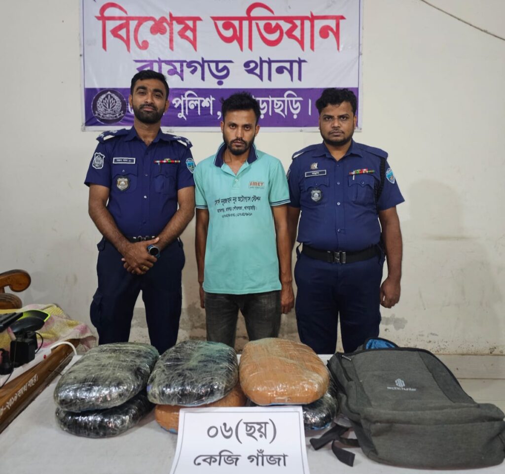 খাগড়াছড়ির রামগড়ে ৬ কেজি গাঁজাসহ সিএনজি চালক আটক