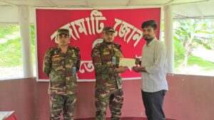 রাঙামাটিতে সুবিধাবঞ্চিত ও দুস্থ মানুষের মাঝে সেনাবাহিনীর মানবিক সহায়তা প্রদান