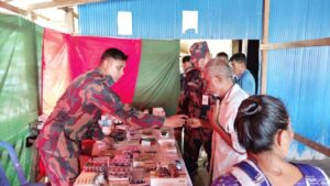 সাজেকের দুর্গম সীমান্ত এলাকায় ২ শতাধিক পাহাড়ি মানুষকে বিজিবির চিকিৎসাসেবা ও অনুদান বিতরণ