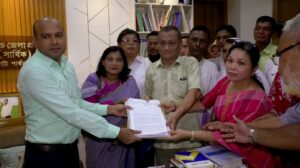 মীর হেলালকে সরিয়ে দীপেন দেওয়ানকে পুনর্বহালের দাবিতে রাঙামাটিতে মানববন্ধন ও স্মারকলিপি প্রদান